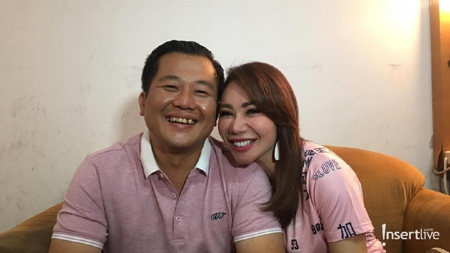 Kendati terjadi penembakan di Selandia Baru, Femmy Permatasari dan suami tetap menjalankan bulan madu.