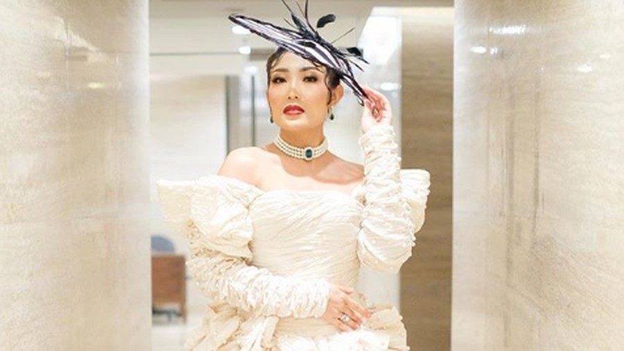 Kebiasaan Unik Ayu Dewi di Awal Kehamilan Ketiga