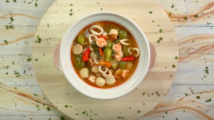 Resep Sup Marinara Kuah Asam, Seafood Segar untuk Makan Siang Resep Marinara Kuah Asam ini mengandung cumi dan udang yang mengandung vitamin dan mineral yang baik untuk tubuh.