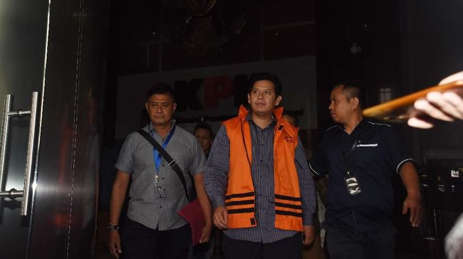 KPK Tahan Kakak Ipar Bupati Cianjur di Polres Jaktim Tubagus Cepy Sethiady, adik Bupati Cianjur ditahan di Rumah Tahanan (Rutan) Polres Jakarta Timur, usai menyerahkan diri ke KPK.