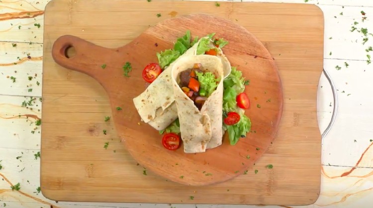 Resep Kebab Maranggi, Variasi Baru dari Sate Maranggi Sate maranggi yang ternama dari Purwakarta bisa Bunda variasikan menjadi bentuk kebab. Simak cara membuatnya ya, Bunda!