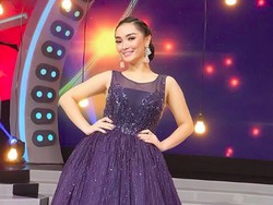 7 Gaun Warna-warni Zaskia Gotik di Panggung