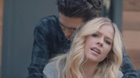 Berawal dari Duet, Avril Lavigne dan Mod Sun Berpacaran