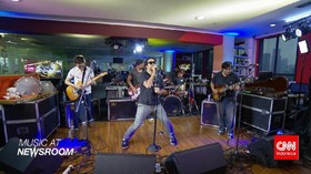 Music at Newsroom: TDS - '21st Century Boy'