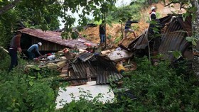 Tim SAR Bawa Alat Seadanya Evakuasi Korban Longsor Sukabumi