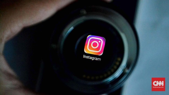 Kementerian Komunikasi dan Informatika (Kemenkominfo) memblokir akun Instagram yang mengatasnamakan TNI.