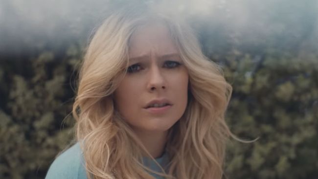 Avril Lavigne Head Above Water