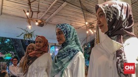Sepotong Cerita Maladewa pada Helai Kain Pelangi Asmara