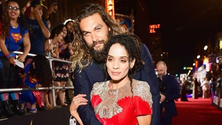 Jason Momoa tidak ingin memotong rambutnya karena sang istri. Hm, alasannya apa ya, Bun?