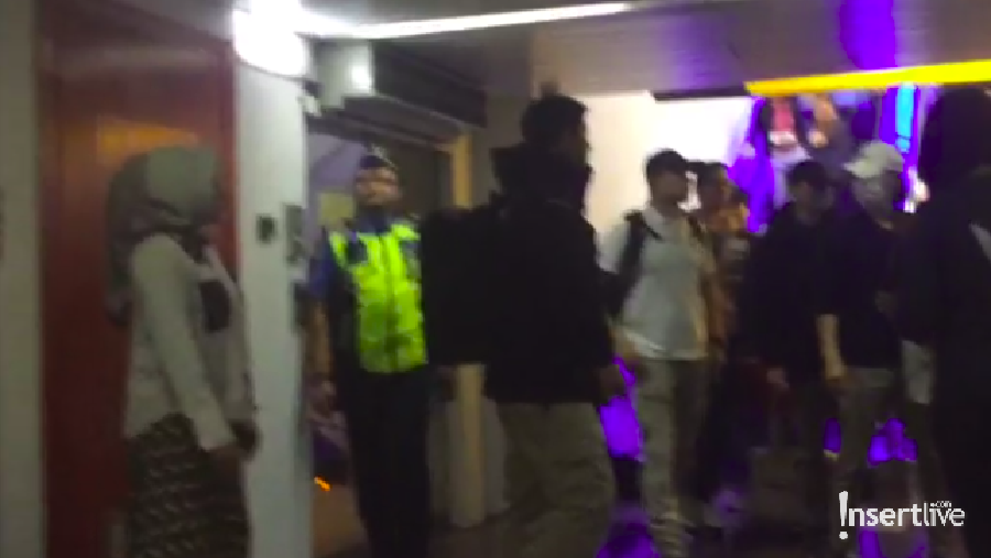 Lee Donghae dan Eunhyuk menggunakan jasa maskapai Asiana Airlines untuk datang ke Indonesia.