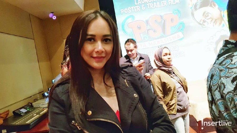 Aura Kasih meminta...