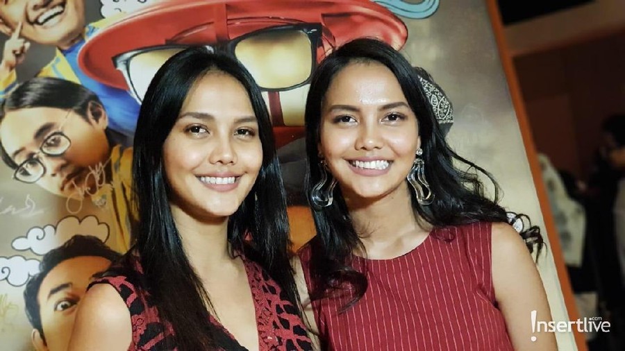 Model kembar, Veronika & Valeri Krasnasari, mendapatkan kesempatan untuk bermain di sebuah film komedi berjudul PSP Gaya Mahasiswa.