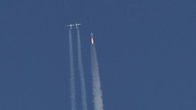 FOTO: Detik-detik Pesawat Turis Luar Angkasa Mengorbit