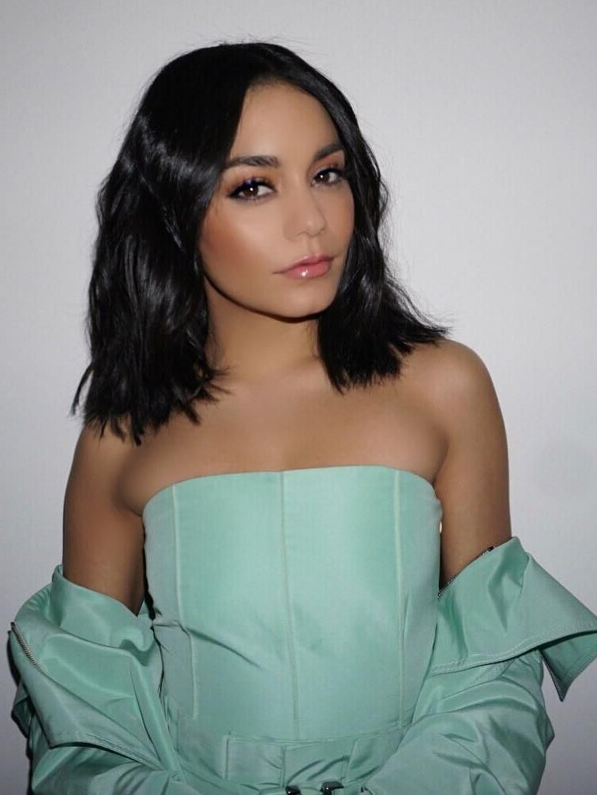 Aktris sekaligus penyanyi cantik&comma; Vannesa Hudgens&comma; tengah merayakan ulang tahunnya yang ke-30&period; Yuk lihat paras cantik pemeran High School Musical ini&period;