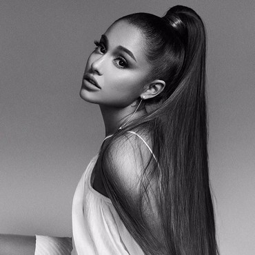 Makna dari Pohon Natal Unik Milik Ariana Grande
