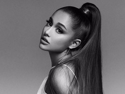 Makna dari Pohon Natal Unik Milik Ariana Grande