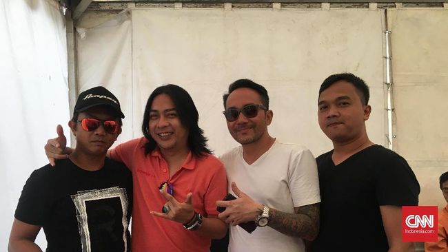Bersama dengan sejumlah grup lawas lainnya, Koes Plus Junior akan merilis album kompilasi pada 2019 mendatang.