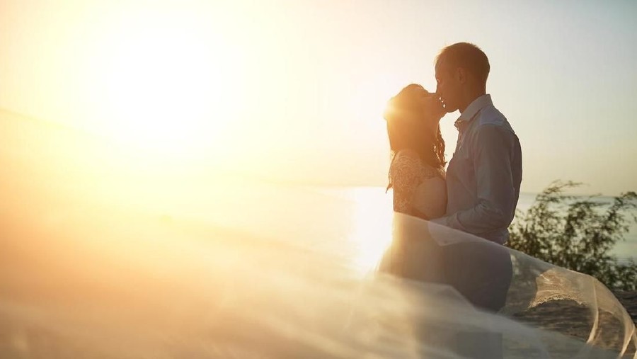 wedding photosession on the beach