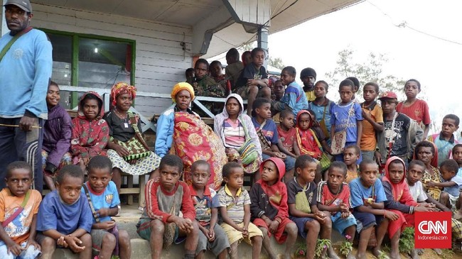 Sejumlah guru yang mengajar di Nduga mengungsi ke Jayawijaya, Papua, karena trauma akibat penyenderaan, pemerkosaan, maupun ancaman dari kelompok bersenjata.