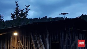 Lampu Hemat Energi Solusi Sementara Terangi Daerah Terpencil