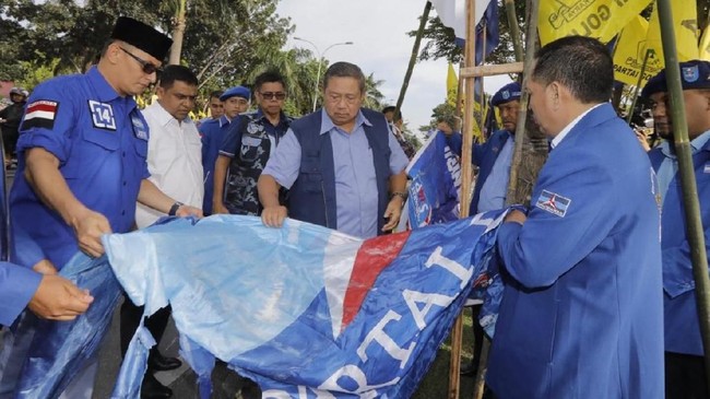 Moeldoko menyebut Demokrat tak perlu mengembangkan isu atau istilah institusi siluman yang notabene berada di luar ketatanegaraan selama ini.