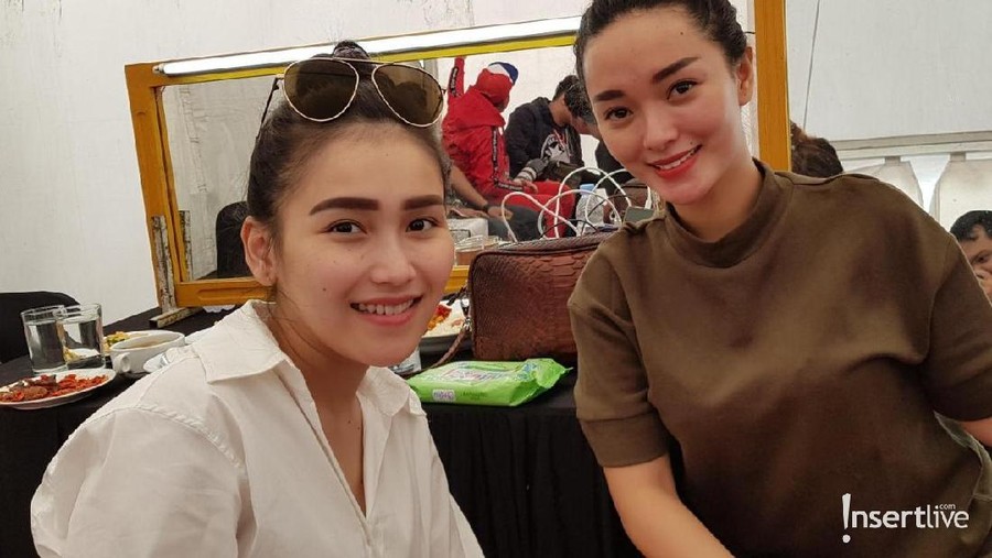 Ayu Ting Ting-Zaskia Gotik mengaku hanya latihan satu kali untuk tampil di HUT Transmedia ke-17, Sabtu (15/12).