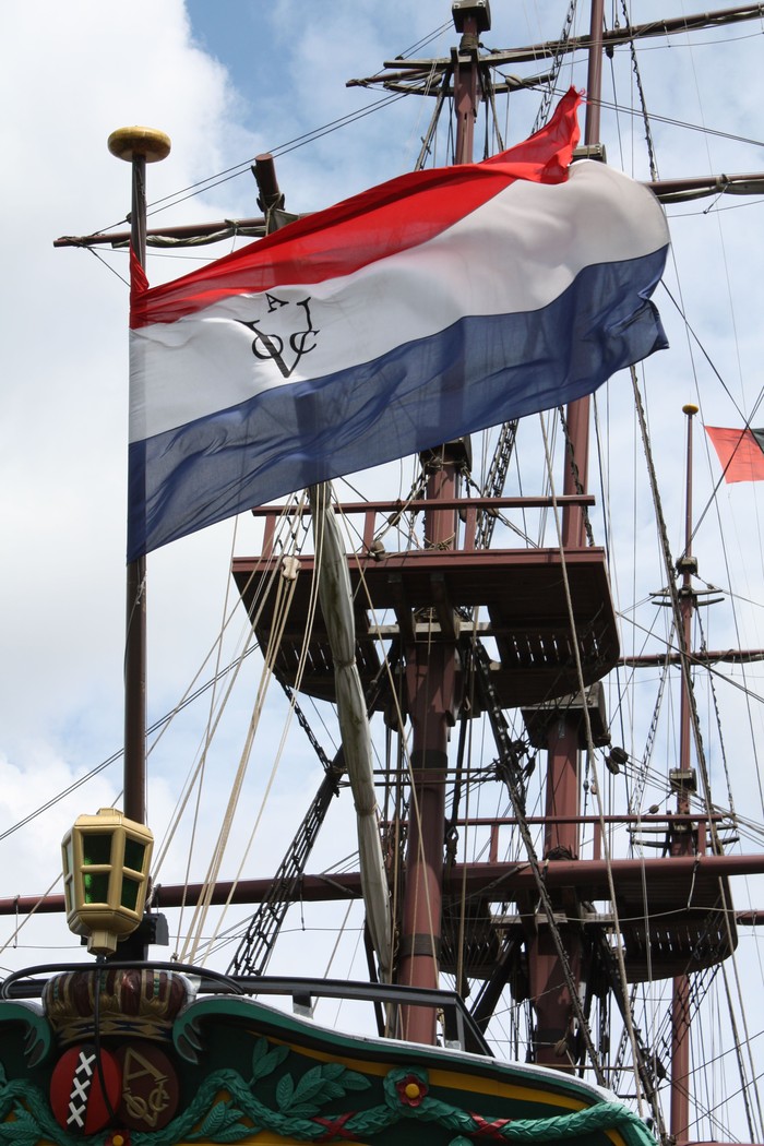 Replika kapal VOC di Amsterdam (McKarri/Wikimedia Common)