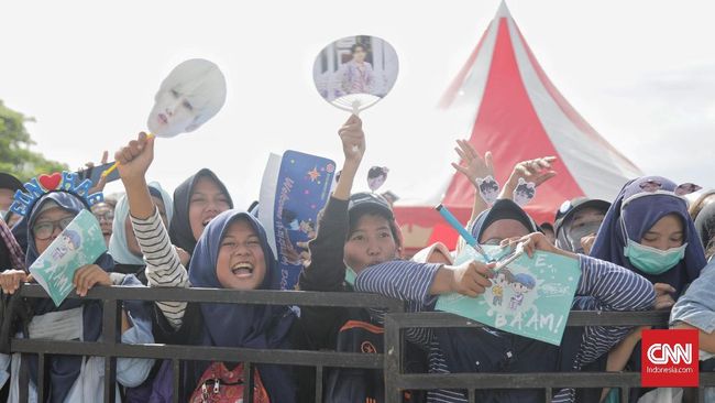 Bagi para ELF, apalah artinya ratusan kilometer bila bisa menyaksikan idola mereka, Super Junior D&E, secara cuma-cuma di HUT 17 Transmedia.