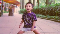 <p>Pendul anak yang ceria dan aktif, bisa dilihat dari senyumnya yang riang. (Foto: Instagram/shareefadaanish)</p>