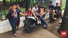 Bocah 10 Tahun Jalan Kaki 8 Kilometer Demi Persija Jakarta