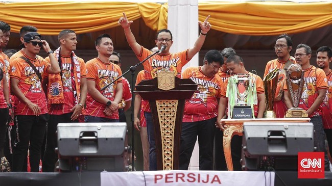 Stadion BMW Terancam Batal, The Jak Serang Instagram Anies Gubernur DKI Jakarta Anies Baswedan diserang The Jakmania di kolom komentar Instagram usai kabar terancam batalnya pembangunan Stadion Internasional BMW.
