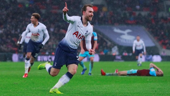 Tottenham Hotspur menang dramatis Burnley 1-0 pada laga kandang mereka di pekan ke-17 Liga Inggris 2018/2019 di Stadion Wembley, Sabtu (15/12).