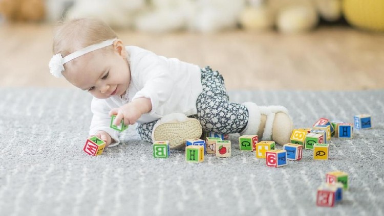 40 Nama Bayi Laki-laki yang Cocok Diberikan untuk Anak Perempuan Sekilas terdengar maskulin, namun cocok untuk menamai bayi perempuan yang cantik, Bun.
