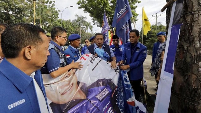 Prabowo meminta kasus perobekan bendera yang menimpa Partai Demokrat, cukup sekali terjadi.