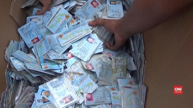LBH Jakarta mengungkap empat kasus  penyalahgunaan data pribadi yang tertera di Kartu Tanda Penduduk (KTP