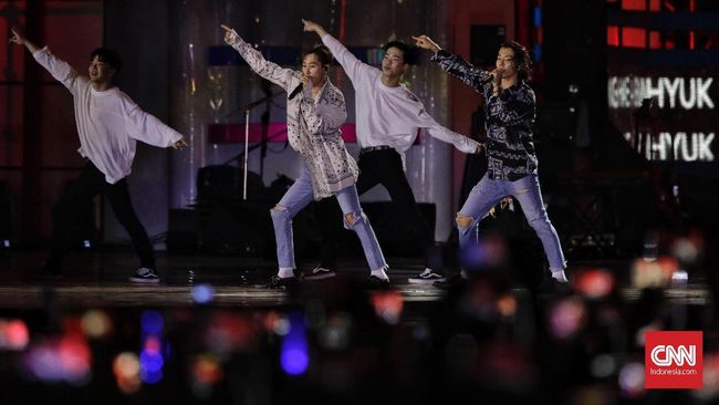 Kyuhyun, Donghae, dan Eunhyuk Super Junior terlihat lebih menikmati penampilan di hari kedua SKF 2019 yang berjalan sesuai jadwal.
