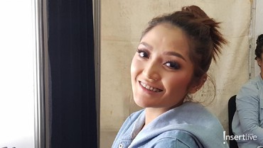 img-title Siti Badriah Akui Gugup Tampil di HUT Transmedia ke-17