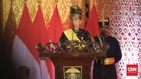 Jokowi Akui 'Masih Tertinggal' Prabowo-Sandi di Riau