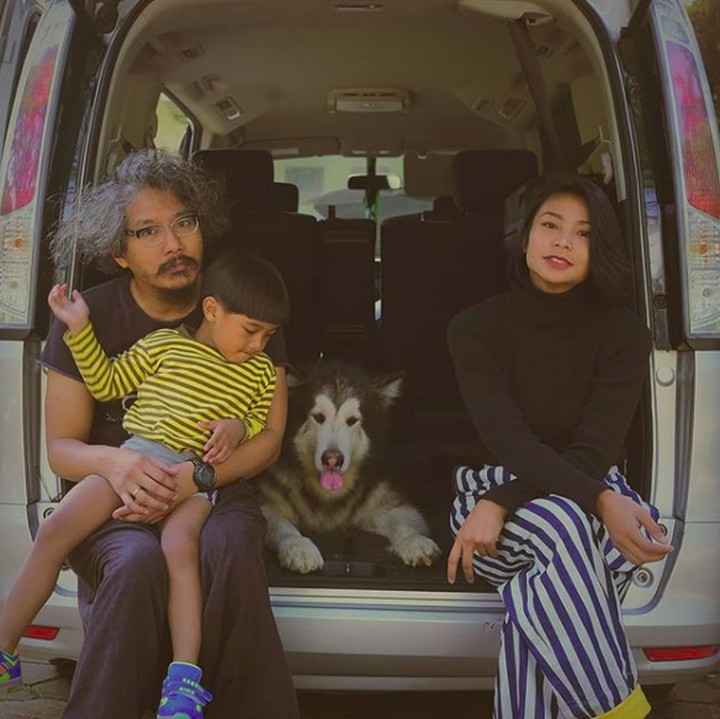 <p>Aktris dan presenter <a href="https://hot.detik.com/celeb/4076357/keluarga-kalem-shareefa-daanish-rayakan-hut-di-lokasi-syuting" target="_blank">Shareefa Danish</a> menikah dengan musisi band The S.I.G.I.T, Farri Icksan Wibisana, pada 2013. Mereka telah dikaruniai seorang anak laki-laki, Raden Matahari Terbit Wirasendjaja atau biasa disapa Matahari Pendul. Yuk, kenal lebih dekat dengan bocah ini. (Foto: Instagram/adzanynurcahya via shareefadaanish)</p>