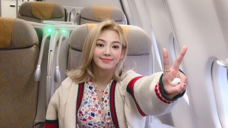 Tampil Serba Hitam, Intip Gaya Hyoyeon di HUT Transmedia Hyoyeon berhasil memuaskan pecintanya dengan membawakan tiga lagu di perayaan ulang tahun ke-17 Transmedia.
