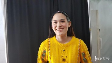 img-title Lirik Lagu Pick Up Your Phone - Sheryl Sheinafia feat Rendy Pandugo