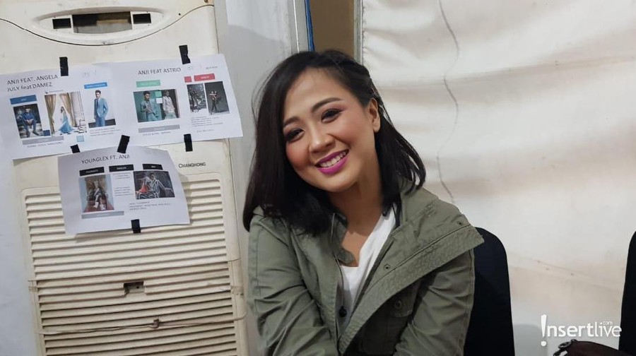 Penyanyi Astrid memutuskan untuk melebarkan sayapnya ke dunia akting karena rasa penasaran.