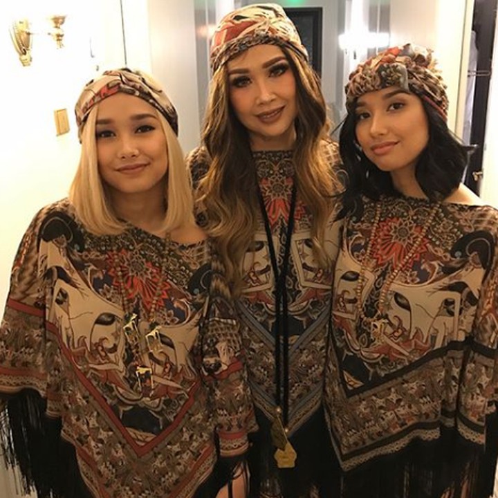 <p>Salma dan Salwa, anak kembar Titi DJ buah hati pernikahan dengan mantan suaminya, Bucek Depp. Kini, nggak kalah cantiknya dari sang bunda. (Foto: Instagram @ti2dj)</p>