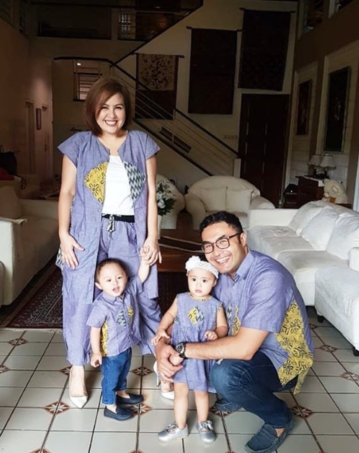 So Lucky! 6 Selebritas Indonesia yang Punya Anak Kembar