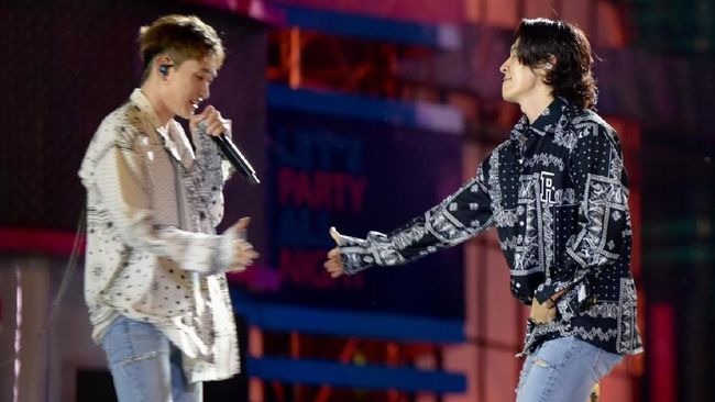 Donghae dan Eunhyuk yang tergabung dalam SUJU D&E mengisahkan di balik foto viral Super Junior dan Jokowi serta lagu teranyar mereka.