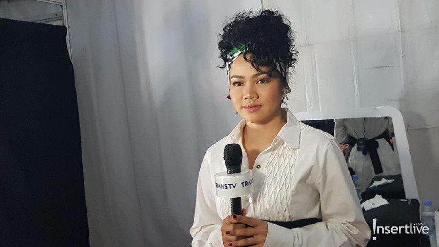 Yura Yunita akan menggelar konser Merakit untuk album barunya.