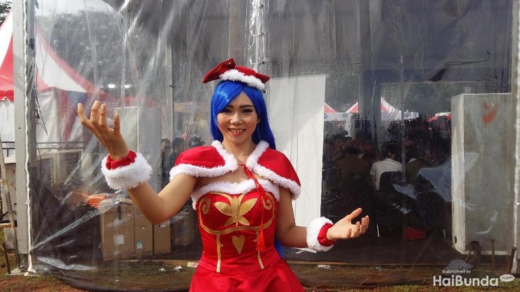 Cosplay atau costume play adalah perilaku meniru busana dari tokoh anime atau film. Ada tiga manfaat yang didapat anak dari cosplay, lho.