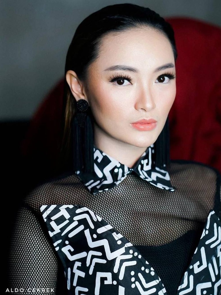 Transmedia menggelar acara terbesar untuk merayakan ulang tahun ke-17. Para selebriti pun berusaha memberikan penampilan terbaik mereka.