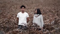 <p>Langgeng terus ya <a href="https://hot.detik.com/music/4221641/rendy-pandugo-gantikan-anang-duet-bareng-syahrini/228" target="_blank">Rendy Pandugo</a> dan Mia! Nah, kalau Bunda ingin melihat penampilan Rendy Pandugo nanti malam. Jangan lewatkan pesta Sweet 17 Transmedia di Lapangan Transcity BSD, Tangerang, 14 - 16 Desember 2018. Selain penampilan Rendy Pandugo, ada sederet musisi Tanah Air, acara juga dimeriahkan bintang-bintang K-Pop seperti Super Junior D&E dan Hyoyeon. Masuknya gratis lho mulai pukul 18.30 WIB. Kalau nggak sempat datang langsung, jangan khawatir. Bunda dan keluarga bisa juga nonton di <a href="https://www.detik.com/transmedia/" target="_blank">sini</a>. (Foto: Instagram @rendypandugo)</p>