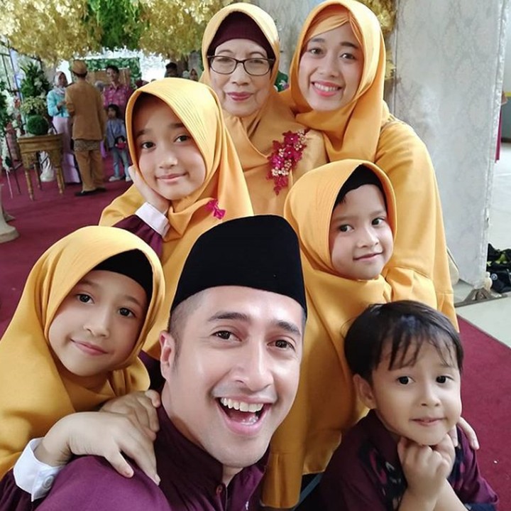 <p>Irfan Hakim dikaruniai anak kembar perempuan bernama Rakana dan Raina Hakim. (Foto: Instagram @irfanhakim75)</p>